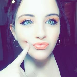 Meet your Posher, Michaela